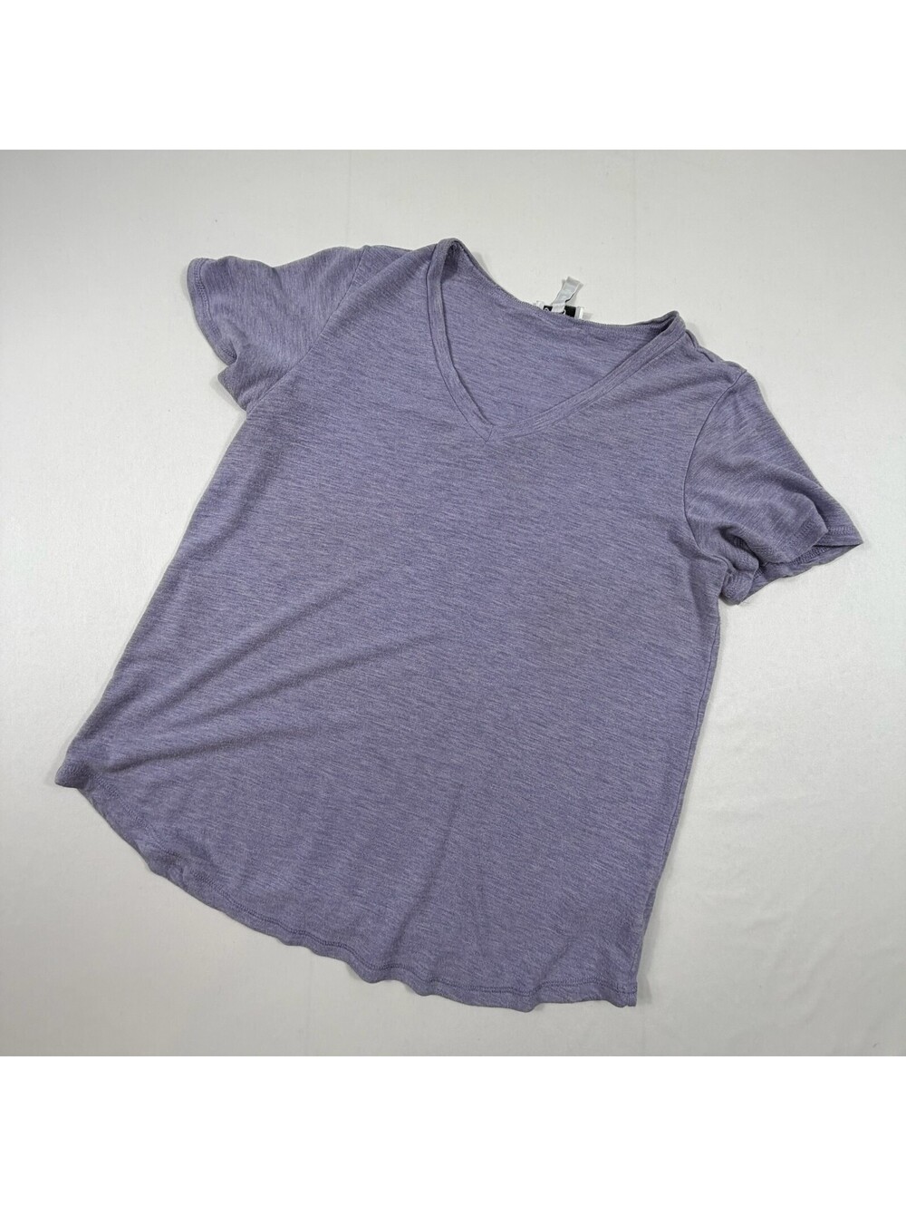 Jessica Simpson Lavender V-Neck Short Sleeve Shirt Medium